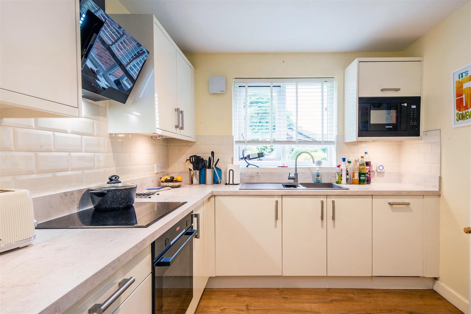 2 bed property in Kings Court, Leyland